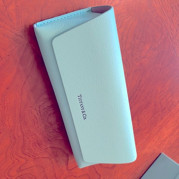 Tiffany & Co Eyeglass case NEW w/tags easy open with magnetic fold - Picture 6 of 7